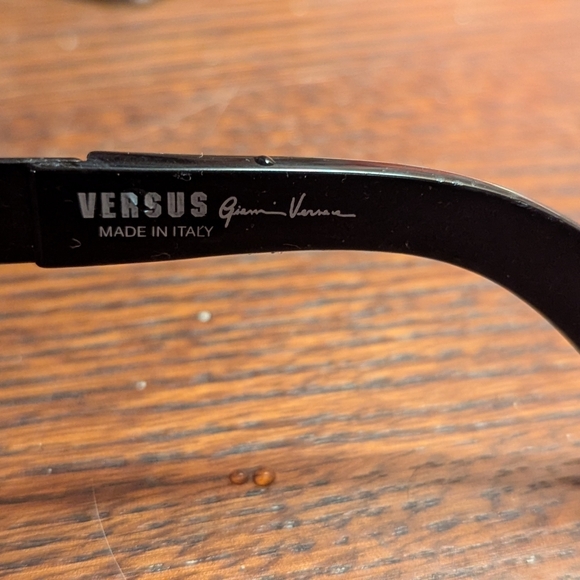 Vintage Versace Versus Sunglasses - Picture 5 of 6